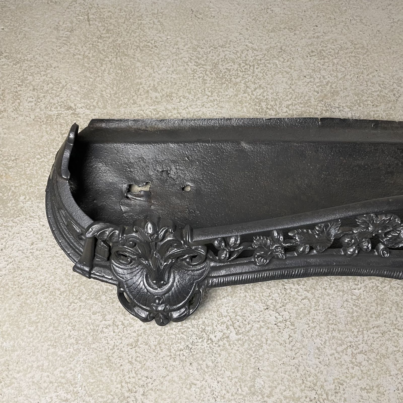 Small Decorative Antique Cast Iron Fender photo vinterior