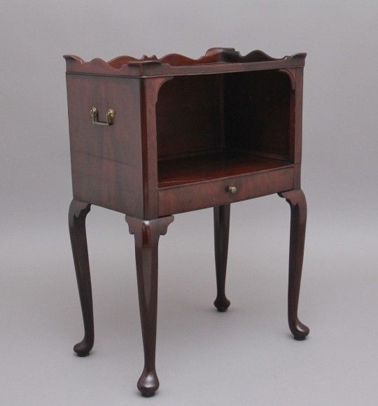 Early 20th Century Mahogany Bedside Cabinet In The Georgian Style