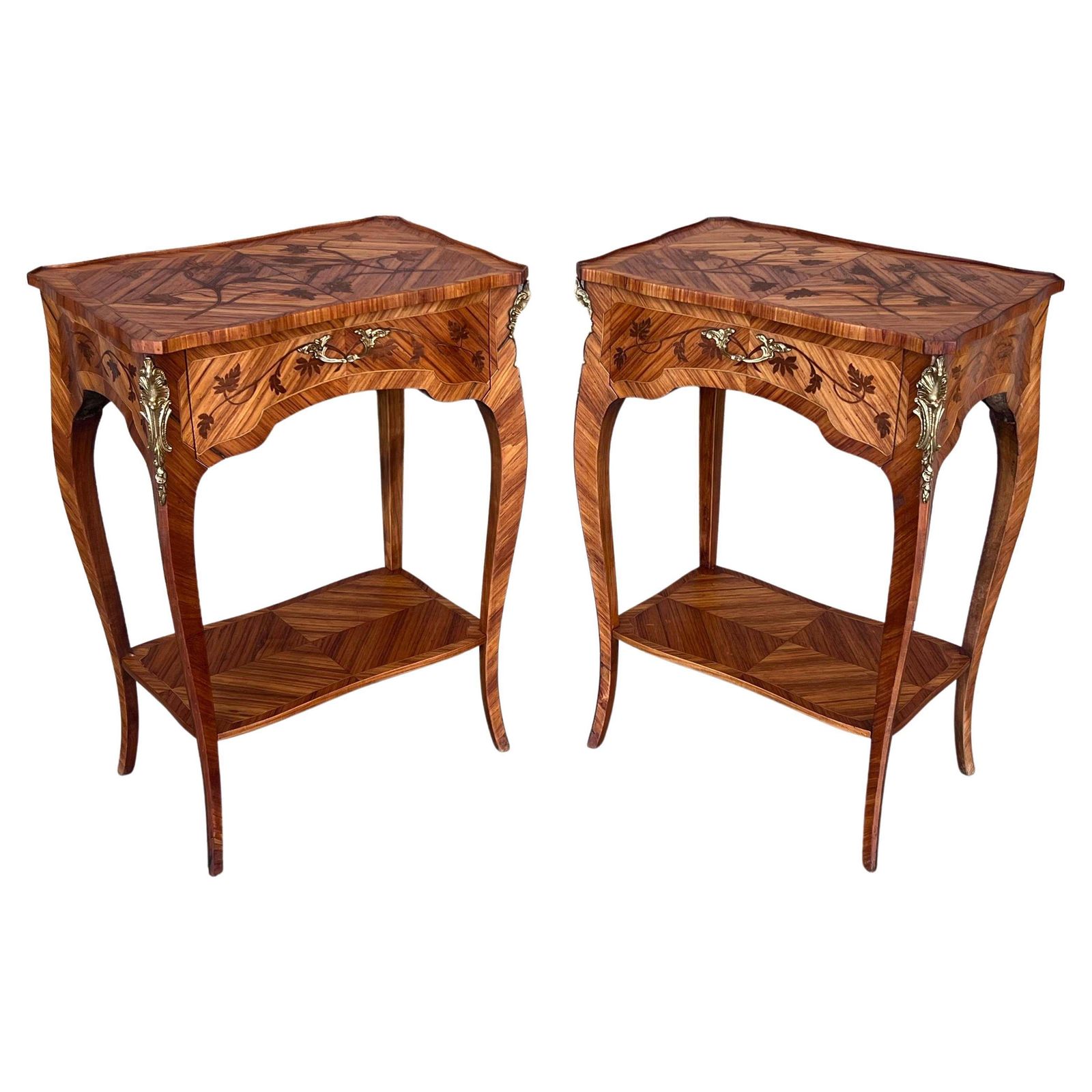 Tables de chevet de style Louis XV en marqueterie, paire, XVIIIe siècle