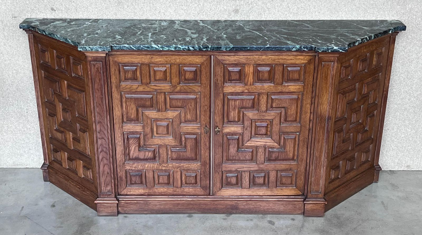 Buffet baroque catalan en noyer sculpté, deux tiroirs, XIXe siècle photo for sale