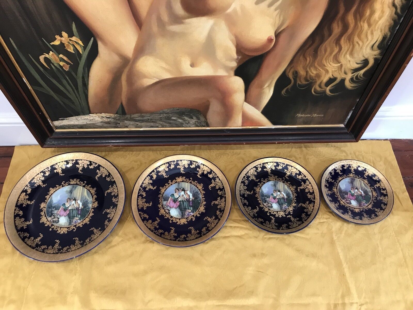 Fine Porcelain Romantic Serves Style Set Of 4 Wall Plates photo for sale