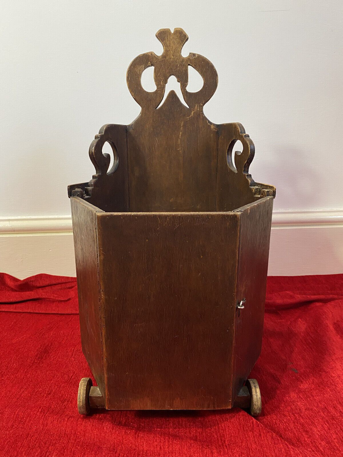 Decorative Gothic Church Pulpit In 1/4 Scale Apprentice Piece On Wooden Wheels