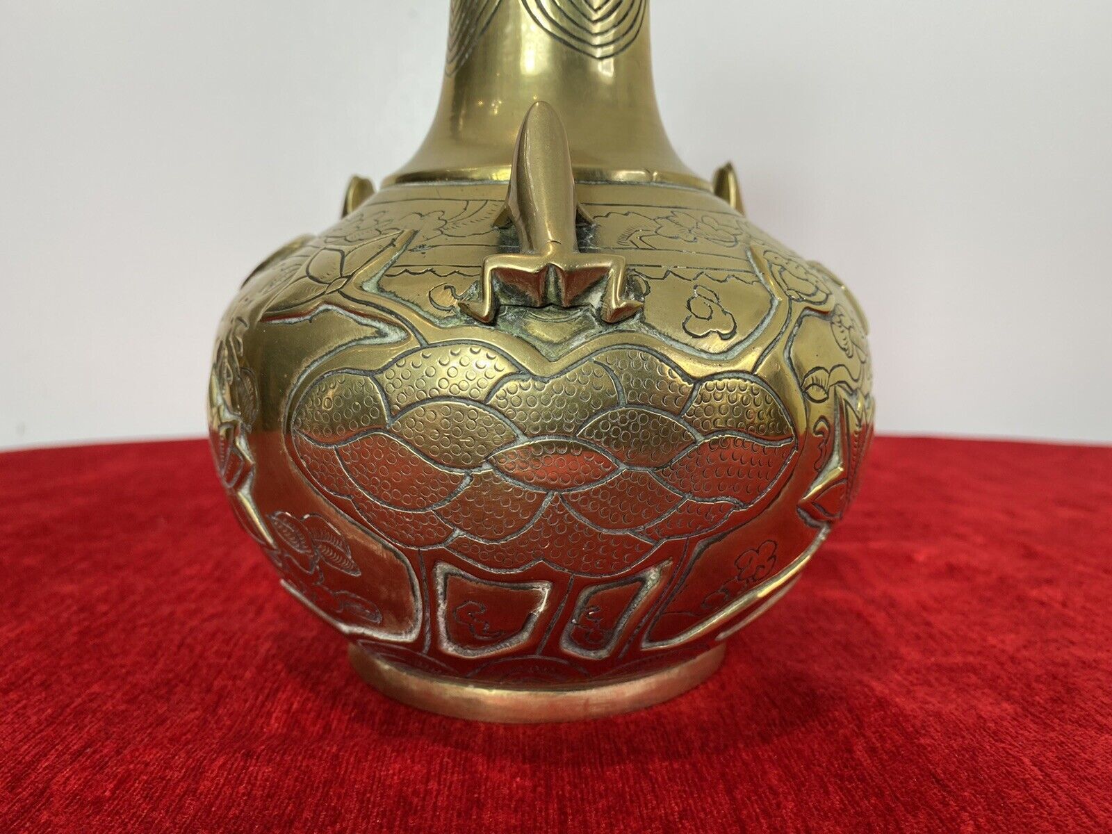 Ornate Chinese Brass Temple Vase With Frogs And Lotus Leaf Engraved Decoration photo 185.0