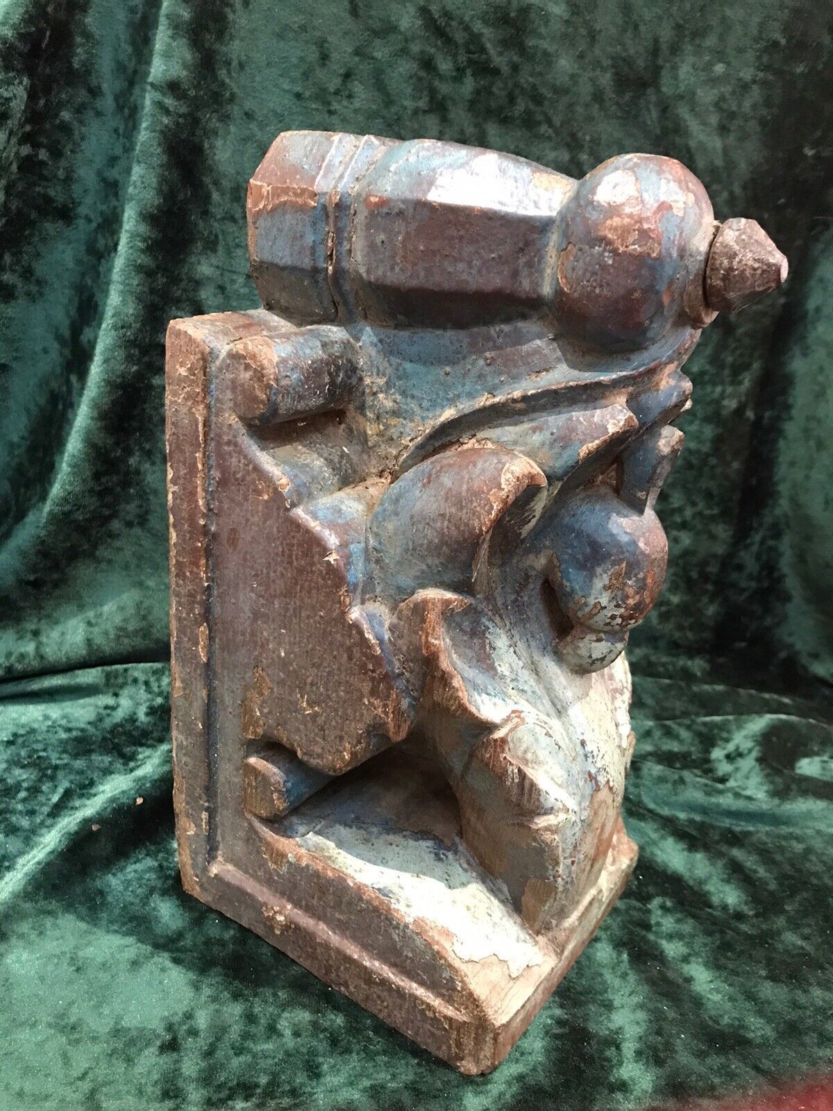Early 19th Century Carved Wooden Acanthus Leaf & Pinnacle Top Corbel photo buy