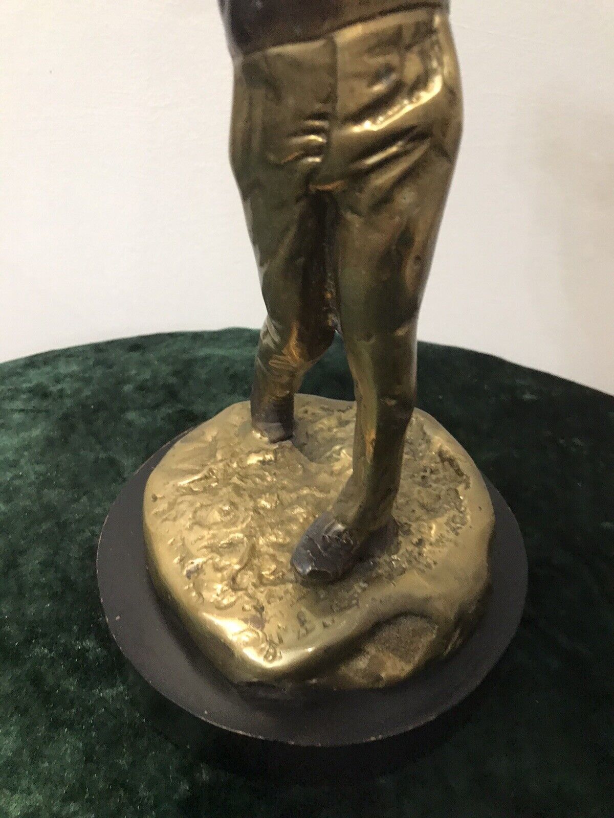 photo furniture Bronze Statue Of A Golfer On Wooden Plinth