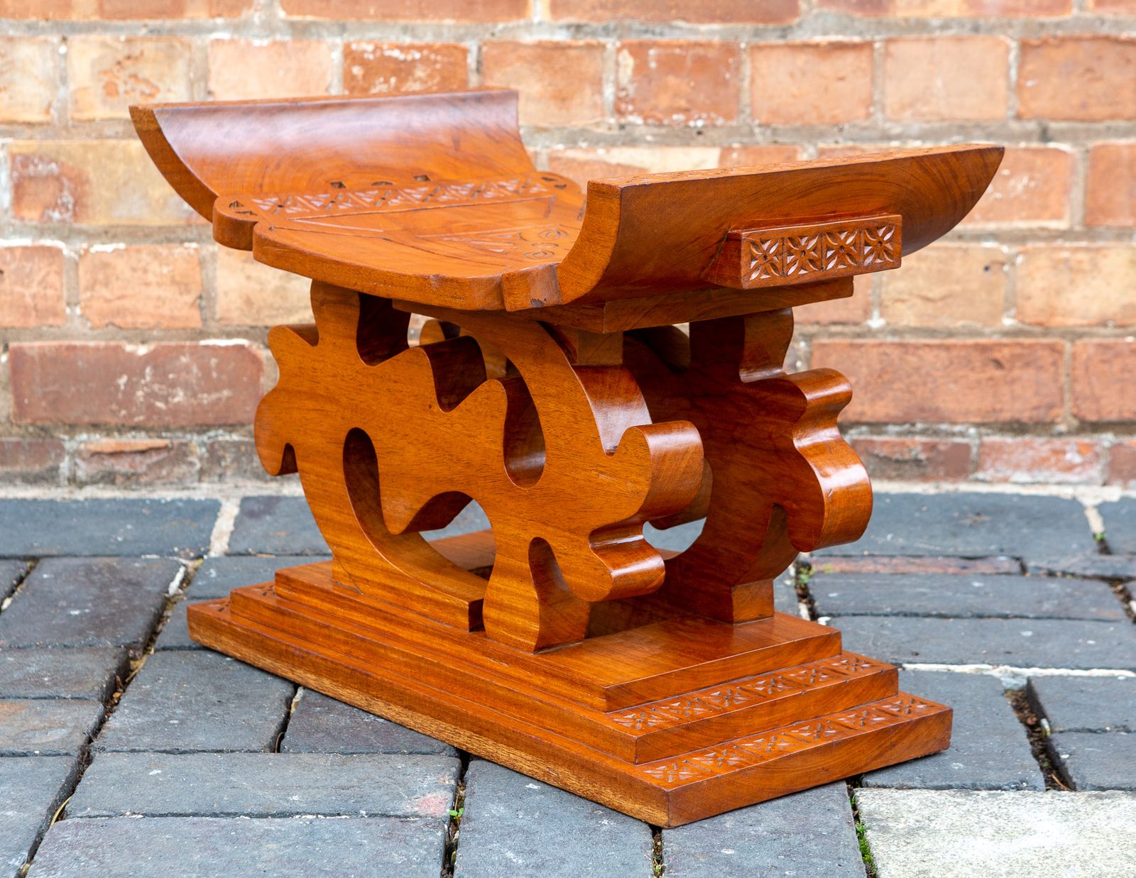 photo vinterior African Tribal Stool Royal Collection Queen Elizabeth Ghana 1960s Mid Century Ghanaian Solid Wood Sculptural Ashanti Asante Adinkra