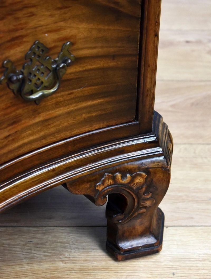 George III Style Waring And Gillow Mahogany Serpentine Fronted Chest Of Drawers photo vinterior