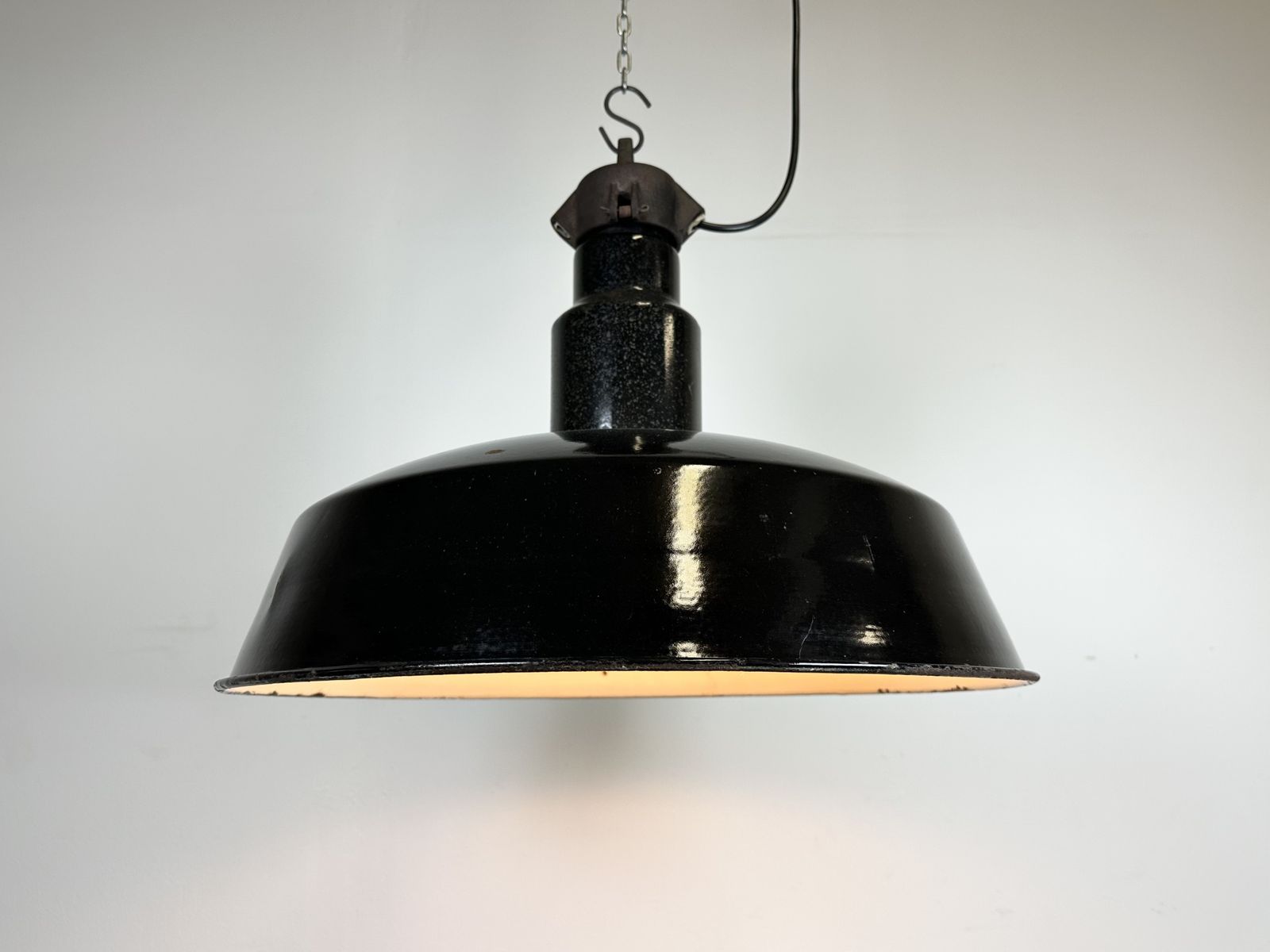 Industrial Midcentury Black Enamel Factory Lamp, 1950s, 2x photo vinterior