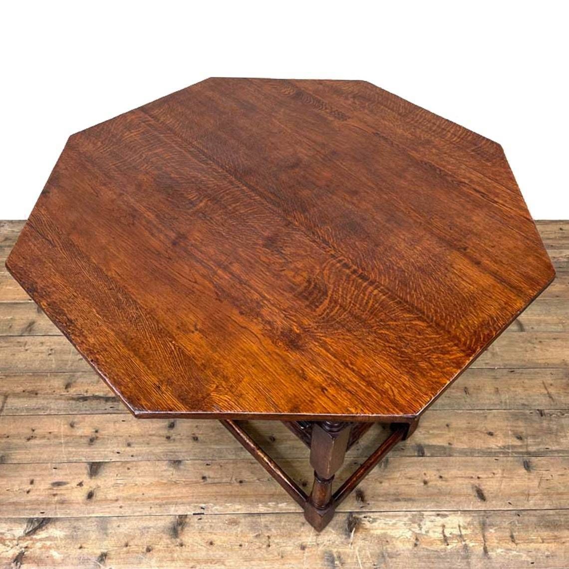 photo furniture Large Early 20th Century Oak Monks Seat