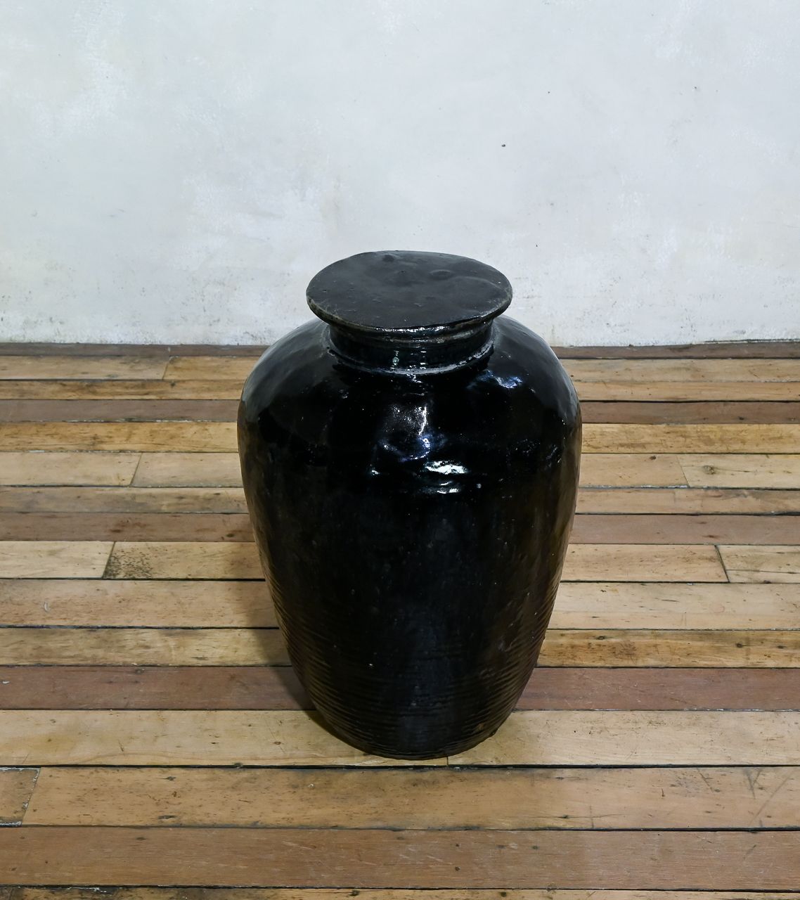 photo furniture 19th Century Chinese  Ceramic Rice Wine Jar   With Cover