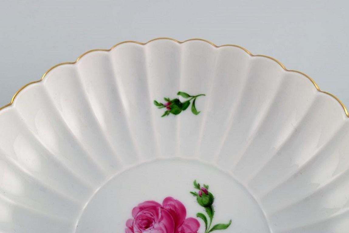 Round Meissen Pink Rose Bowl In Hand Painted Porcelain With Gold Edge photo for sale