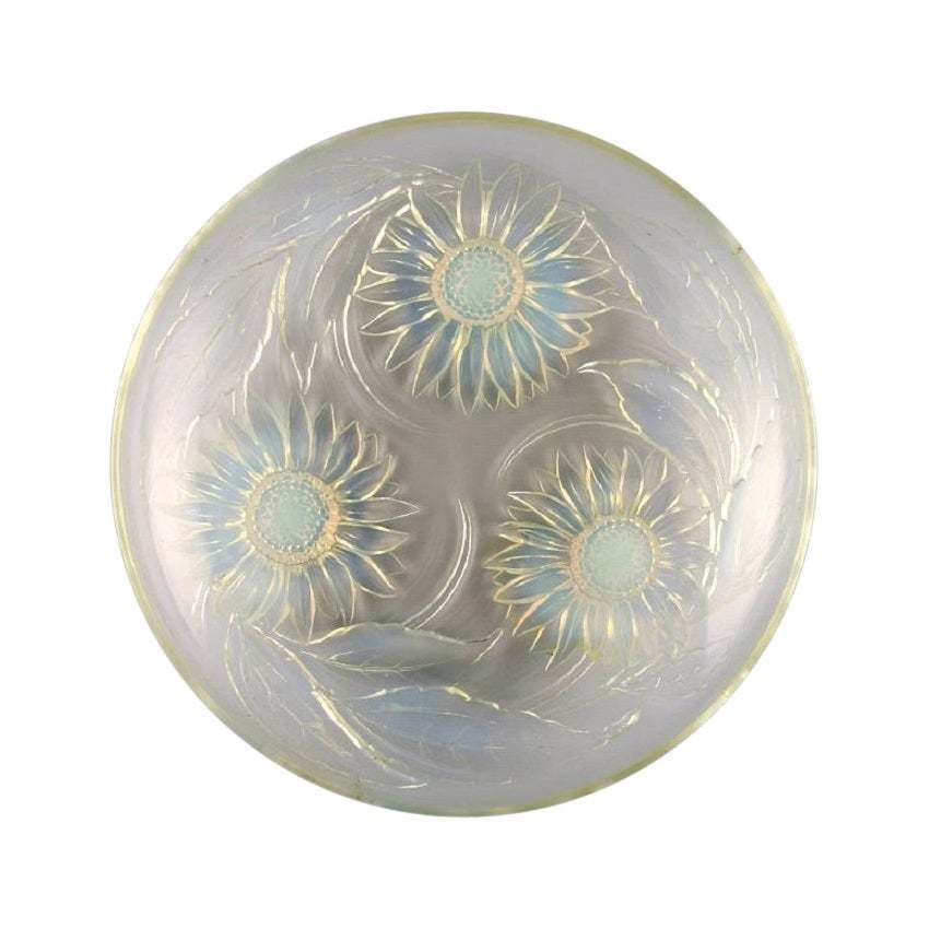 Verlys, France, Large Art Deco Bowl In Mouth Blown Art Glass With Flowers photo vintage