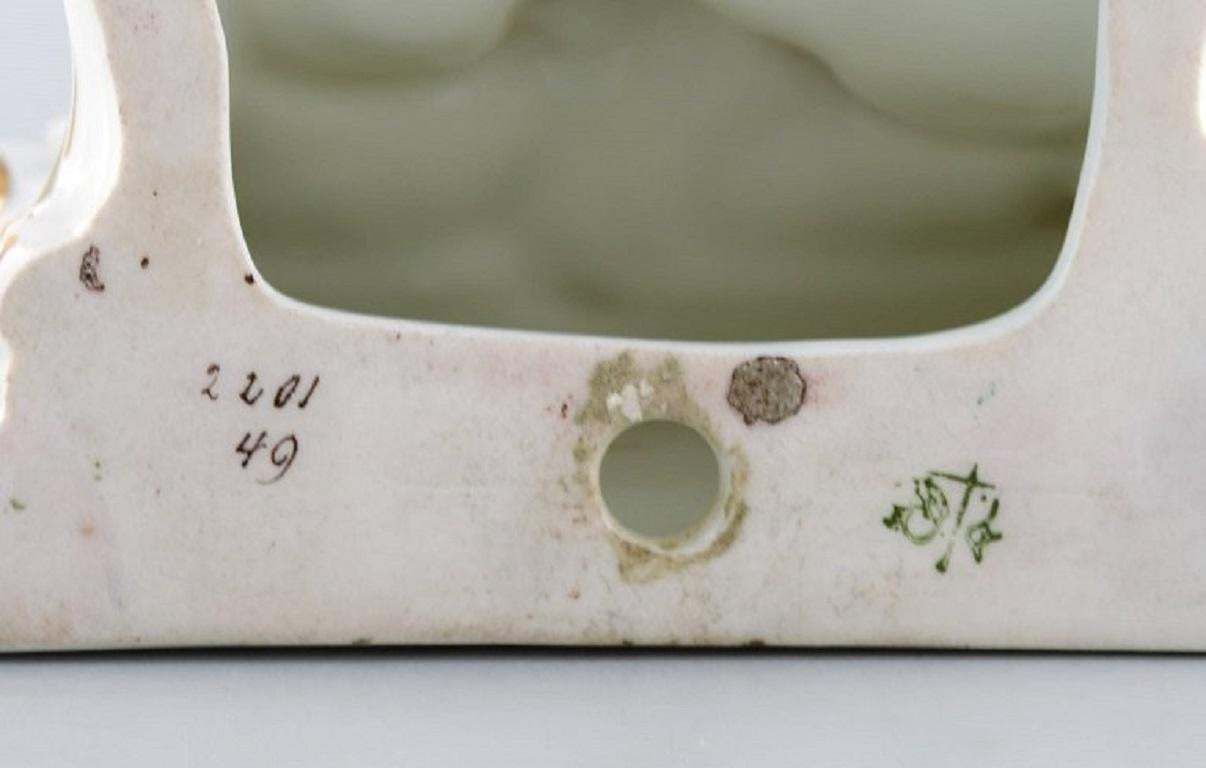 Antique Wall Console In Hand Painted Porcelain With Flowers And Gold Decoration photo vinterior