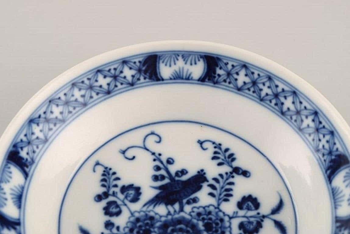 Rare Meissen Bowl In Hand Painted Porcelain With Exotic Bird In Chinese Style photo for sale