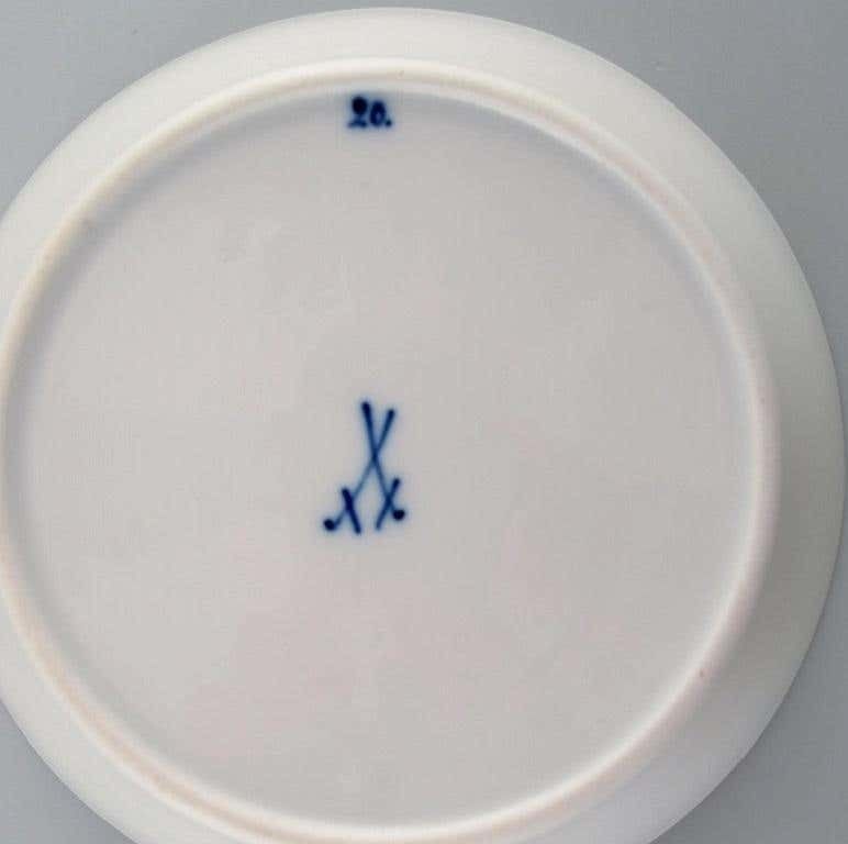 Rare Meissen Bowl In Hand Painted Porcelain With Exotic Bird In Chinese Style photo 289.0