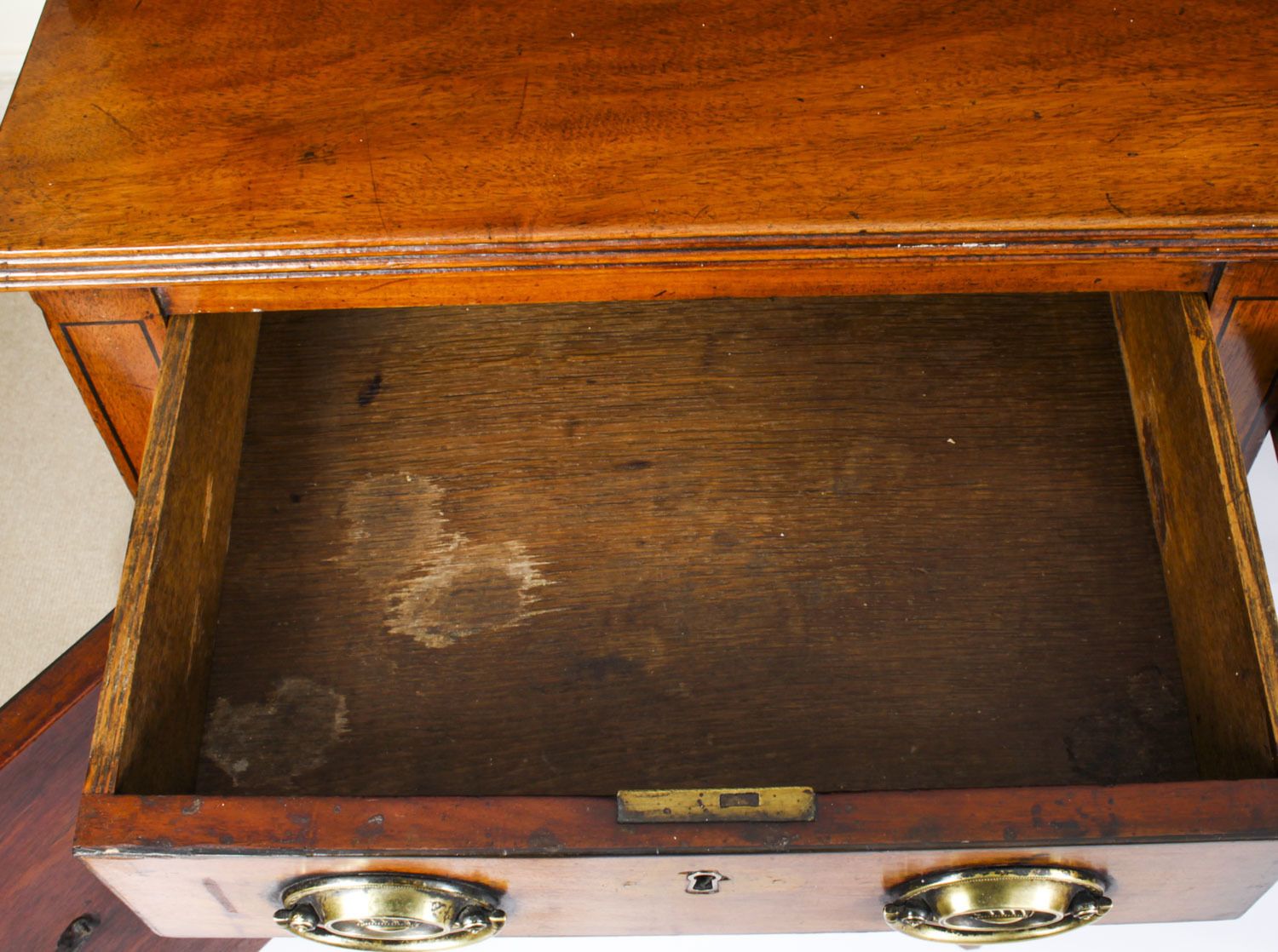 photo vinterior Antique George III  Mahogany And Line Inlaid Sideboard Ca 1790