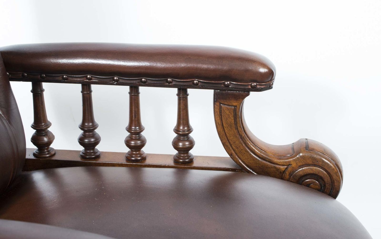 photo furniture Pair English Victorian Leather Armchairs C.1880