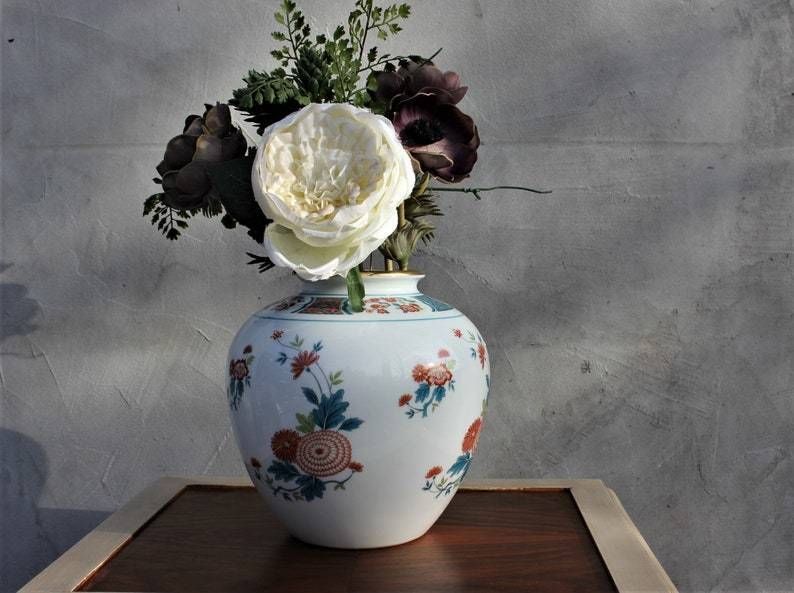 Japanese Porcelain Asian White Hand Painted Floral Vase. photo Home Decor