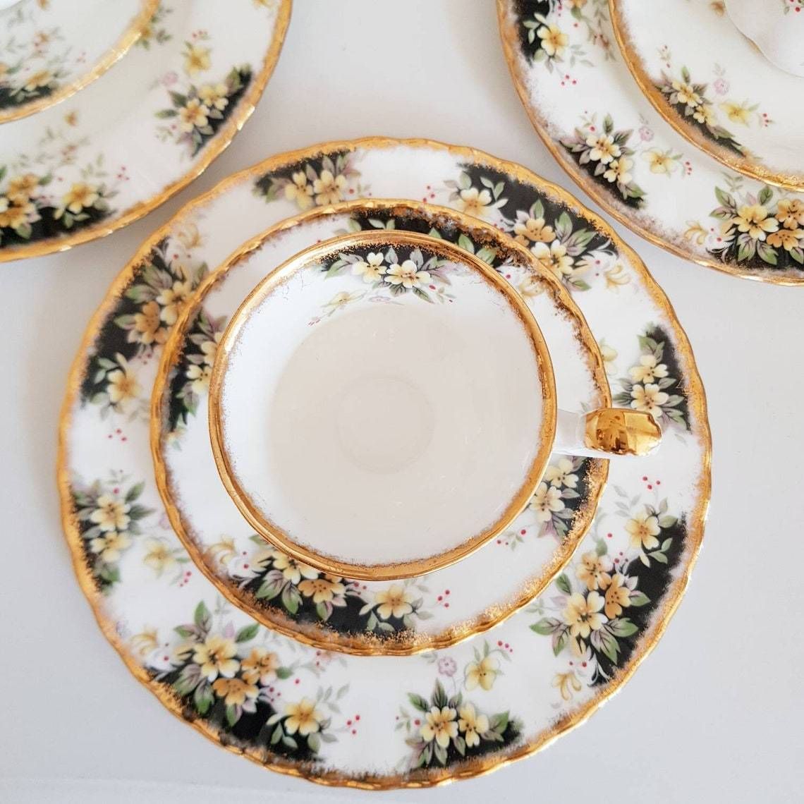 Original Royal Albert ''Royal Ascot'', Bone China Porcelain, Made In England, Royal Albert Set, Rare Find, 1982 Ltd photo vinterior