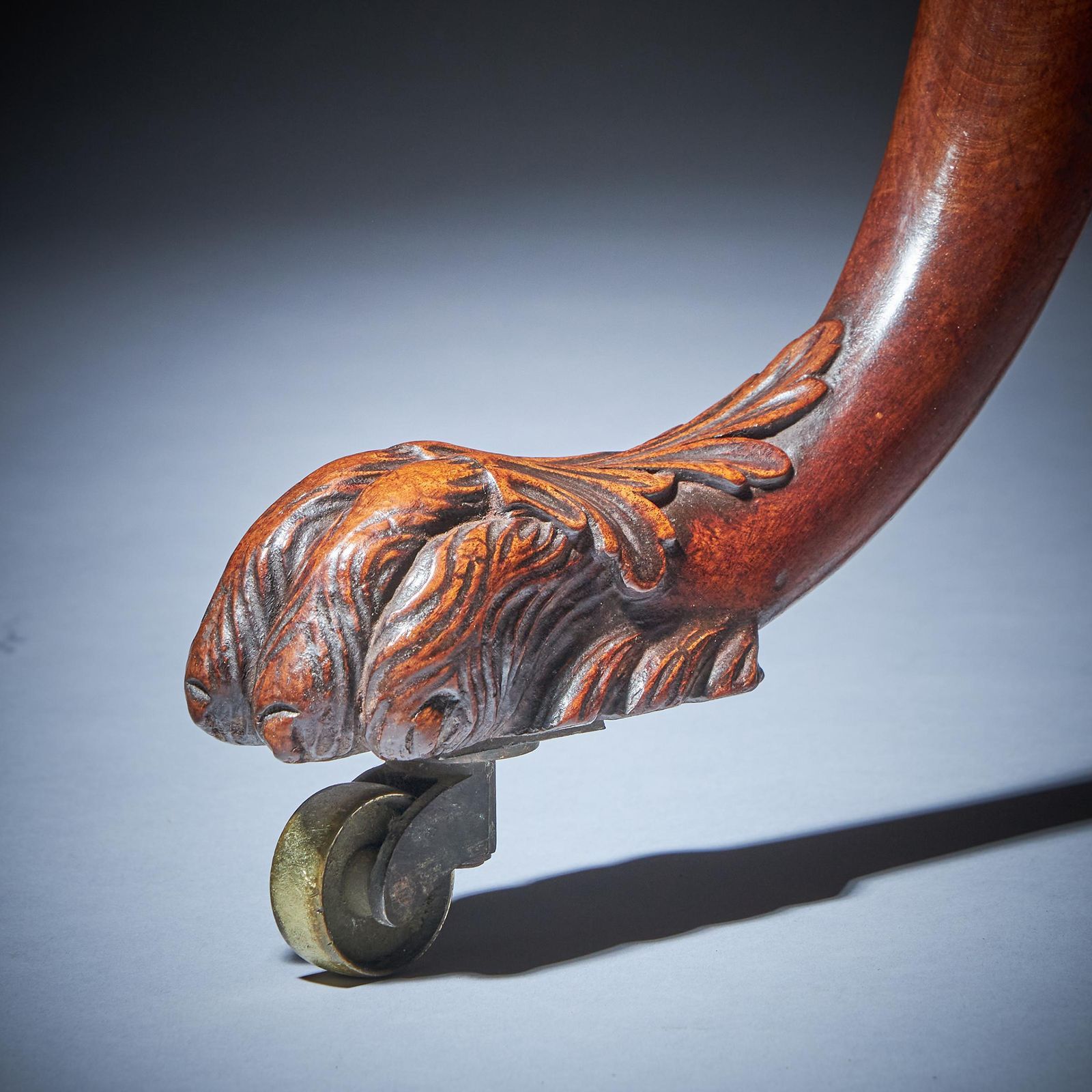 photo vinterior Rare 18th Century George III Mahogany Irish Wolf Foot Tripod Table, Circa 1760