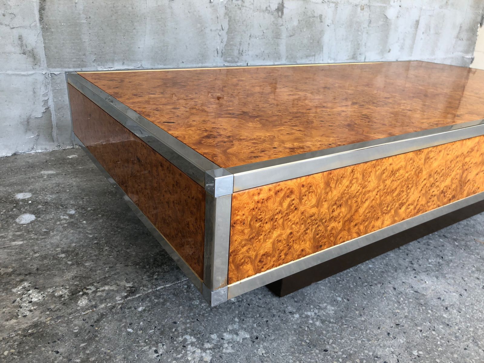 Coffee Table In Burl Maple Milo Baughman, 1970s photo furniture