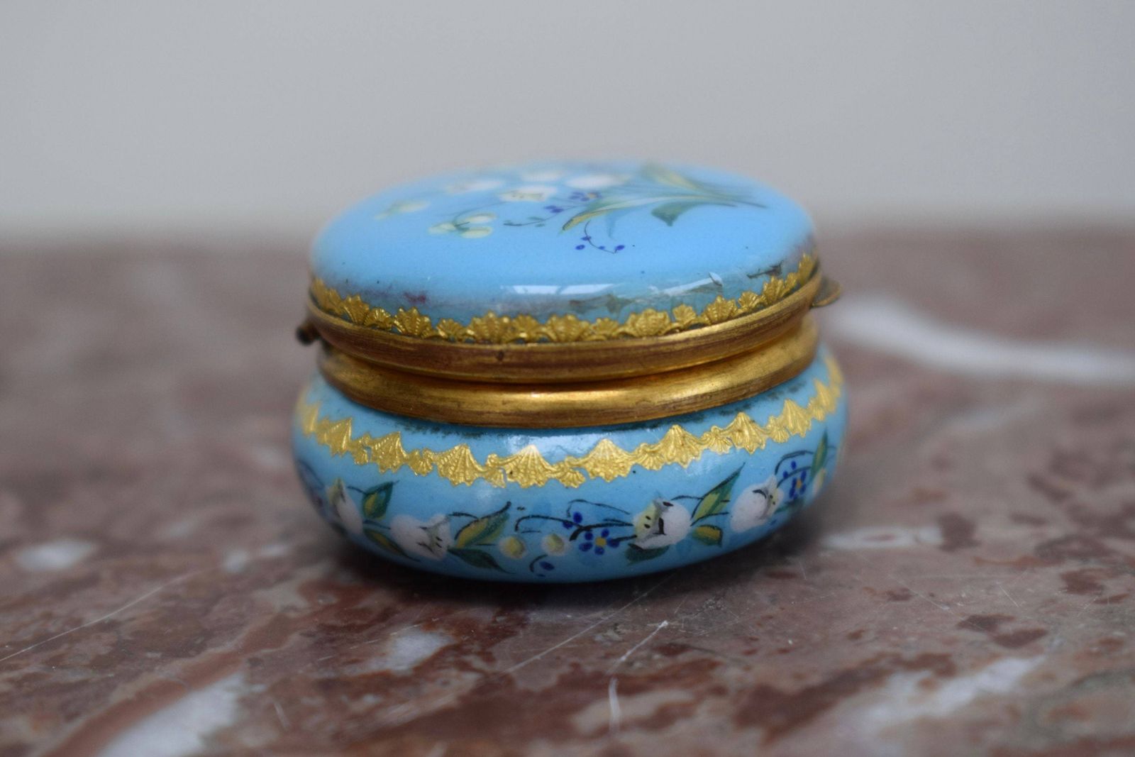 Turquoise Blue Enamel Pill Box Patch Box Small Round Trinket Keeper Lily Of The Valley photo 440.0