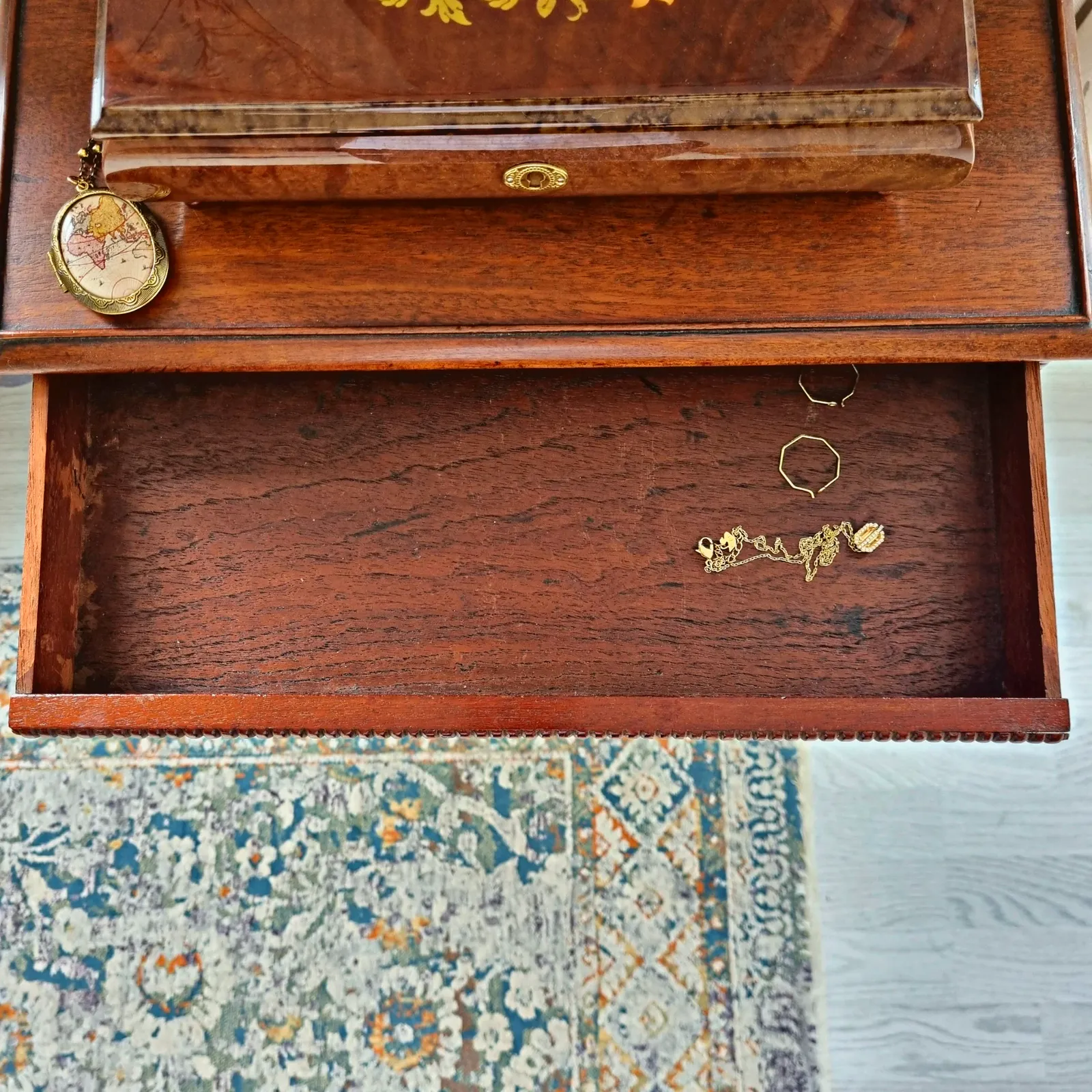 19th Century Antique Mahogany Wood Fire Screen Table | Rising Fabric Panel And Secret Drawer | Circa 1800s | Dressing Jewellery photo vinterior
