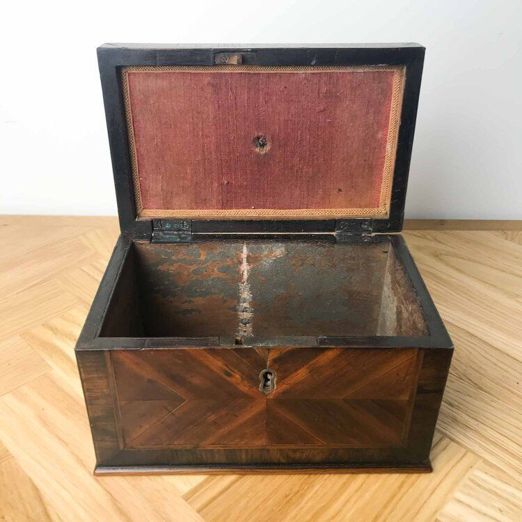 Antique Tea Caddy In Mahogany And Amboyna Veneer, C1800 photo Home Decor