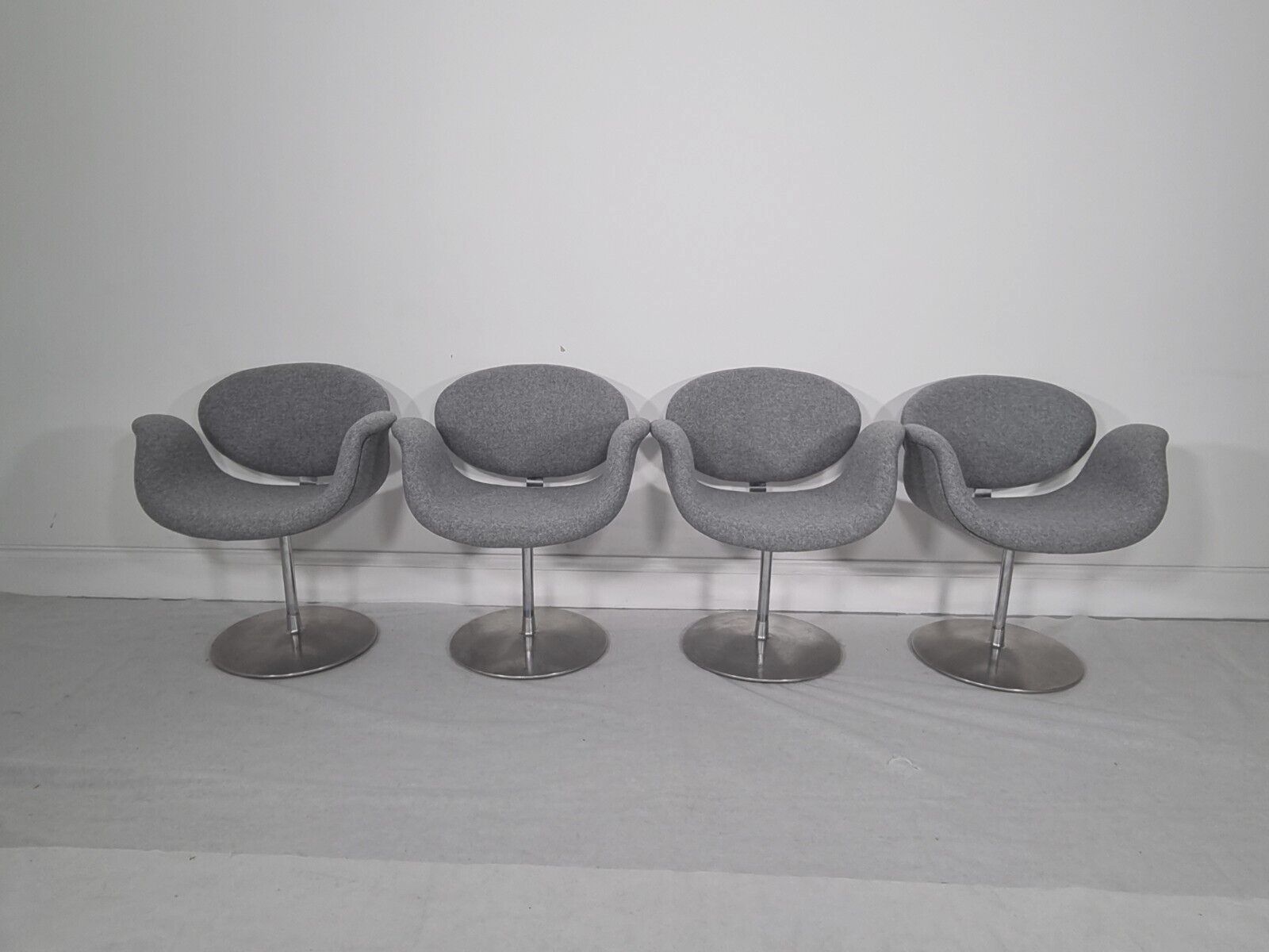 Stunning Set Of 4 Artifort Tulip Chairs In Luxury Grey Wool