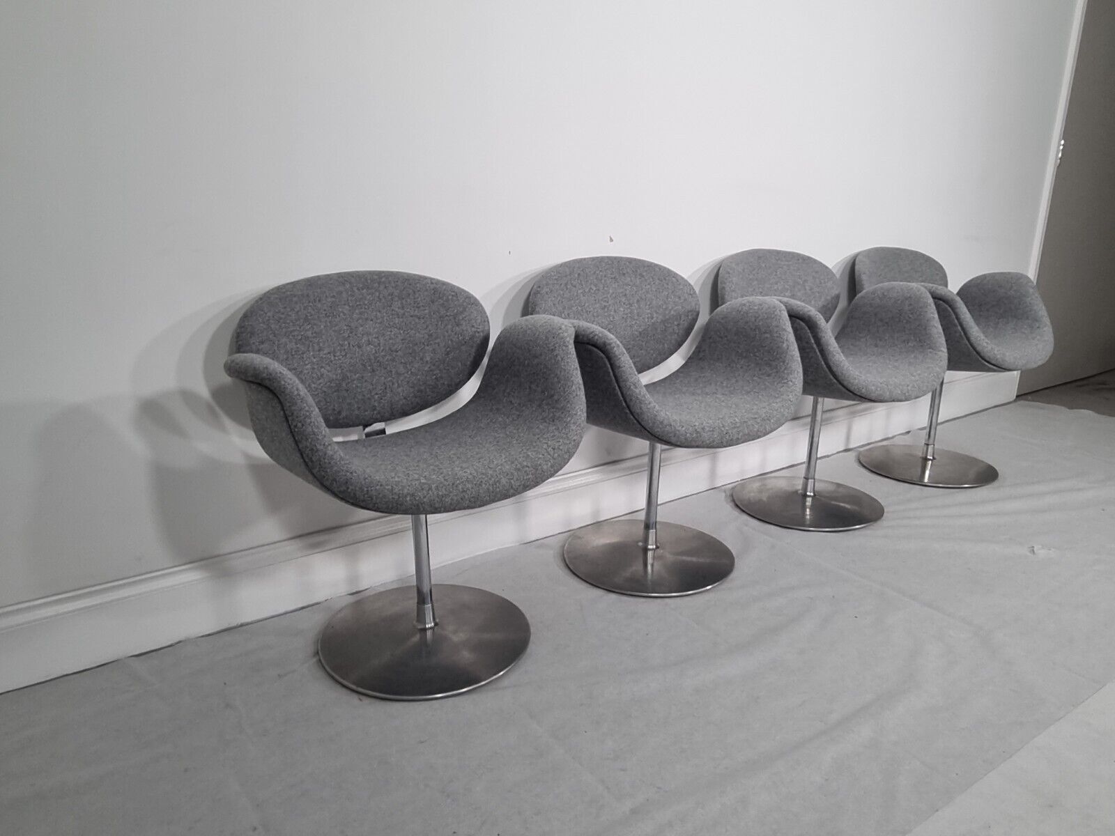 Stunning Set Of 4 Artifort Tulip Chairs In Luxury Grey Wool photo 3840.0