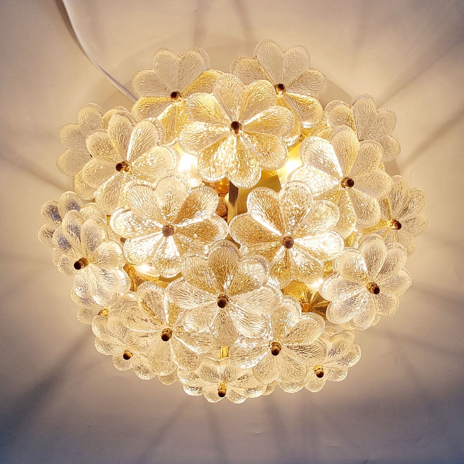 photo furniture Large Mid Century Floral Ceiling Light In Murano Glass & Brass By Ernst Palme, Germany, 1970s
