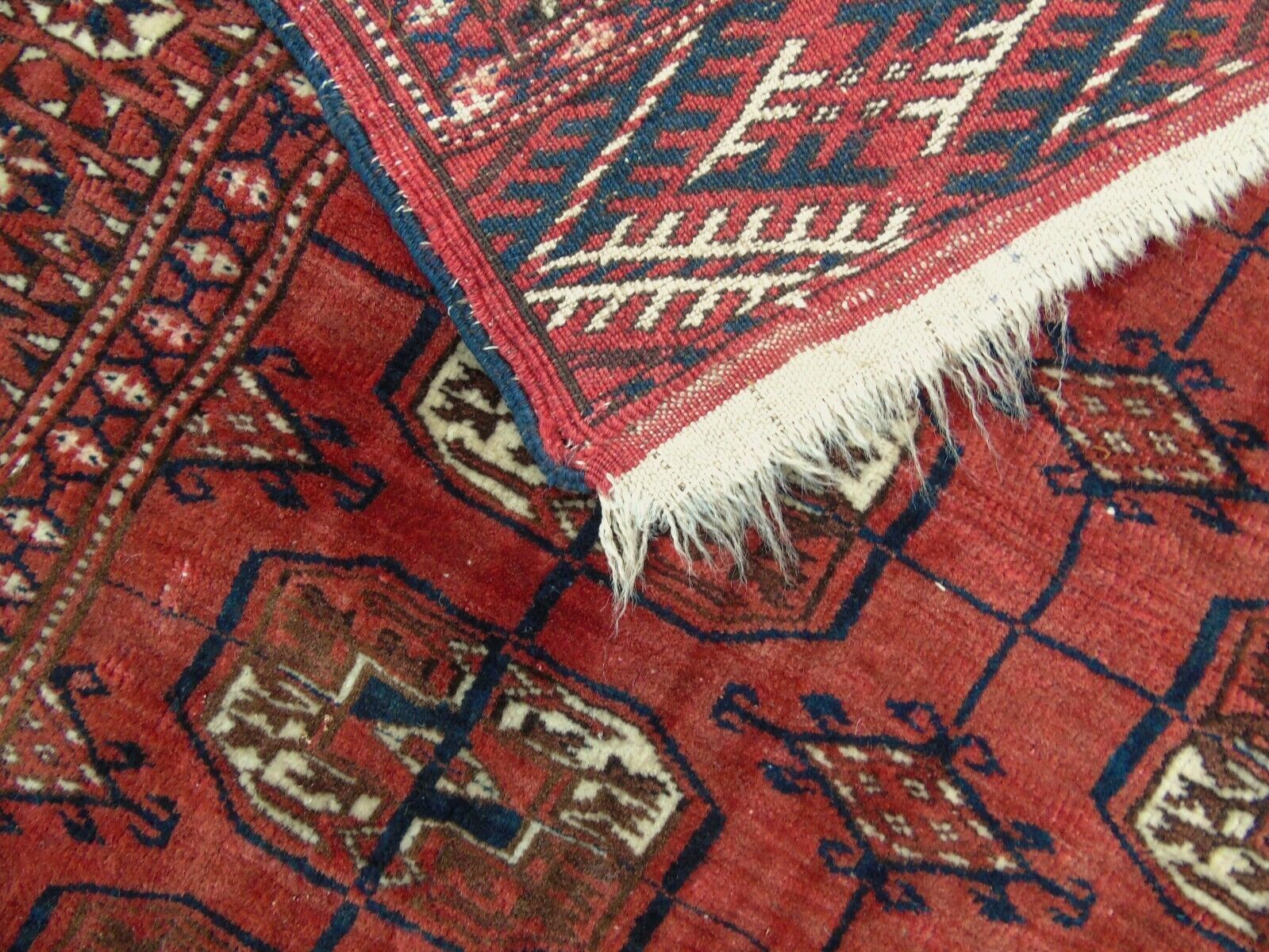 Antique Tekke Turkman Carpet, 1910s photo vinterior