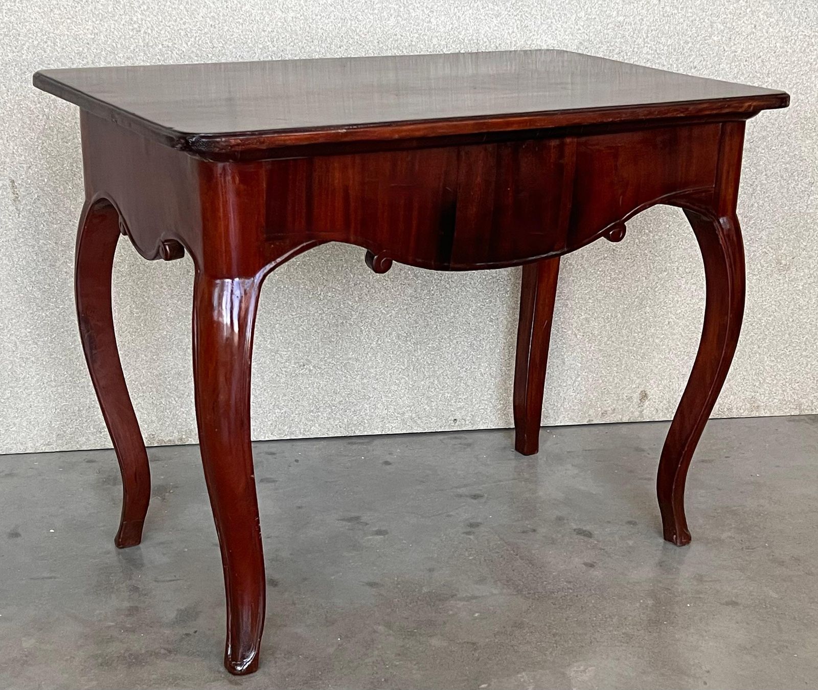 Table de chevet espagnole en noyer, XIXe siècle, à tiroir et pieds en cabriole photo Mobilier