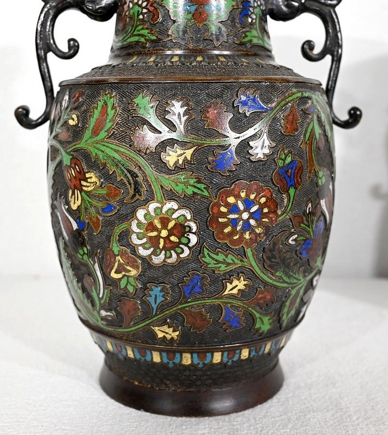 photo furniture Pair Of Bronze Vases, China   Late 19th Century