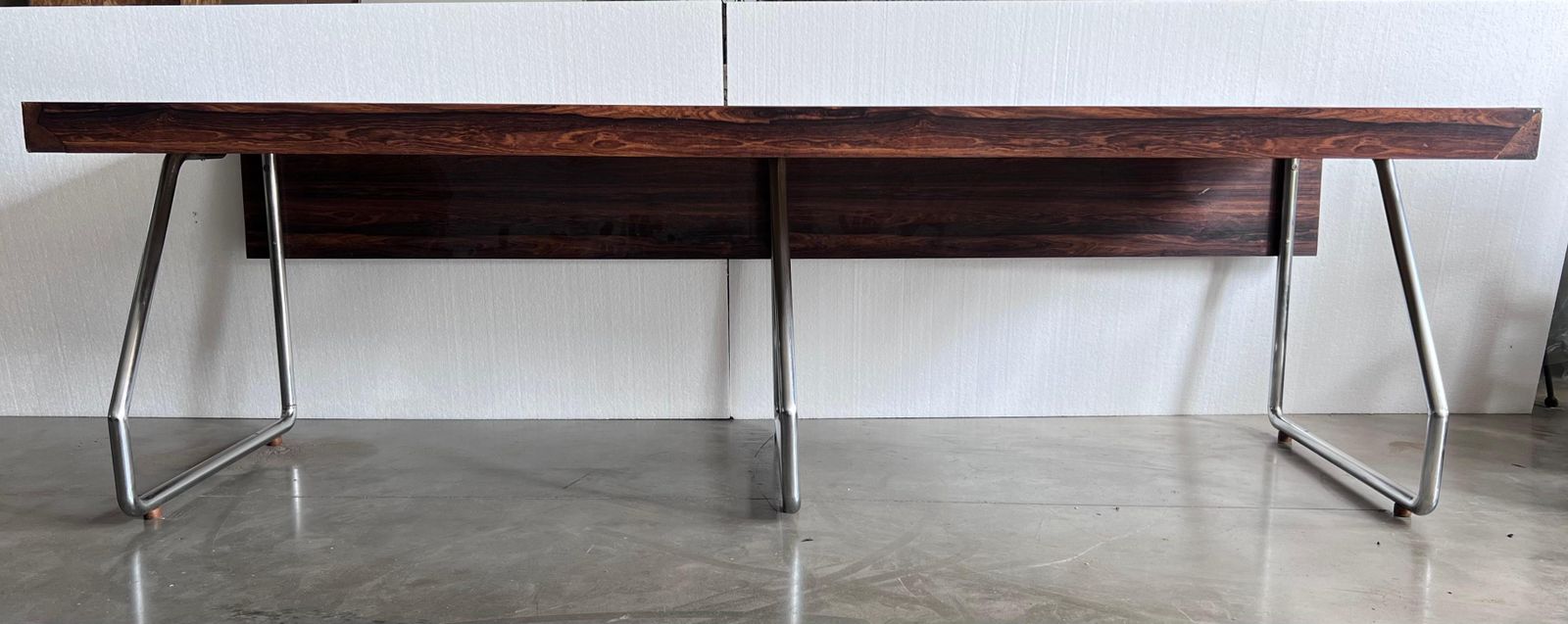 Grand bureau de direction en bois verni, dans le style de Florence Knoll photo 7498.0