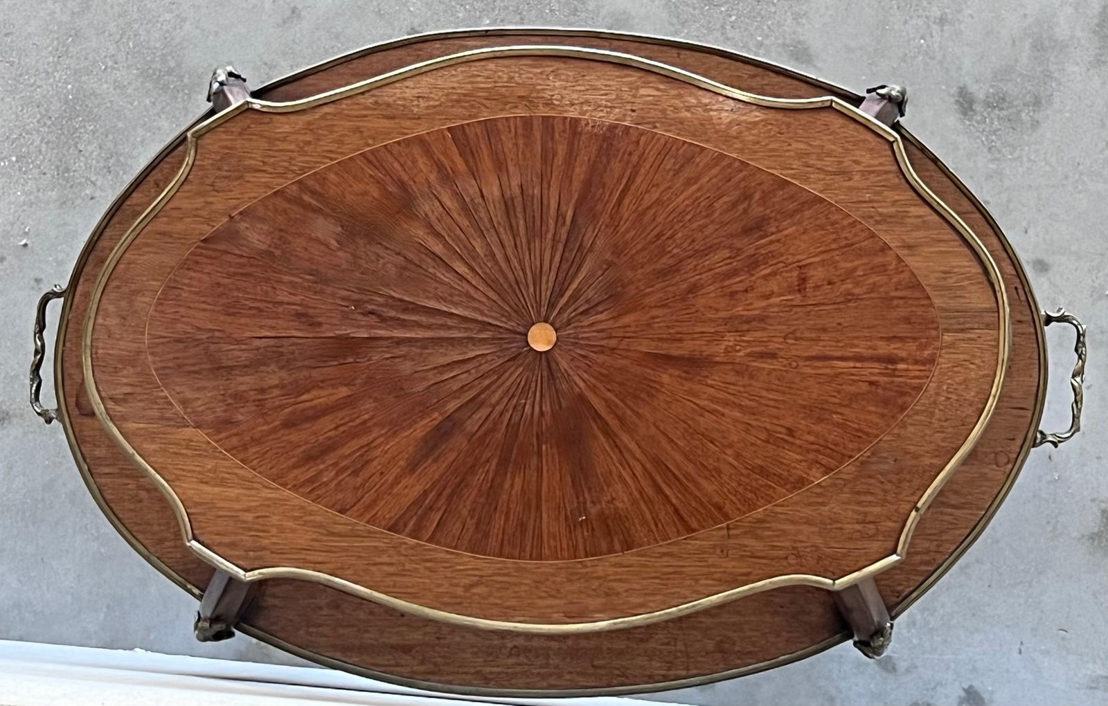 photo for sale Table basse ou d'appoint française en acajou et laiton à deux plateaux