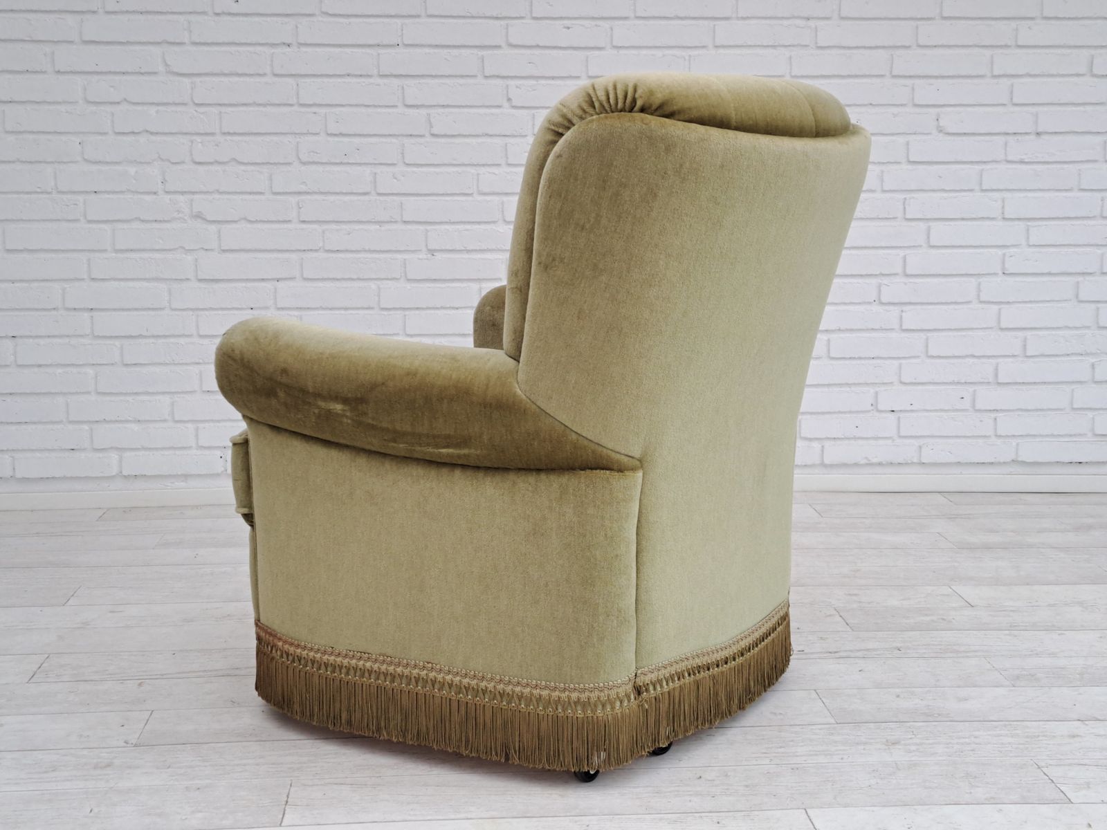 650.0 80s, Danish Velour Chair, Original Condition, Beech Wood photo