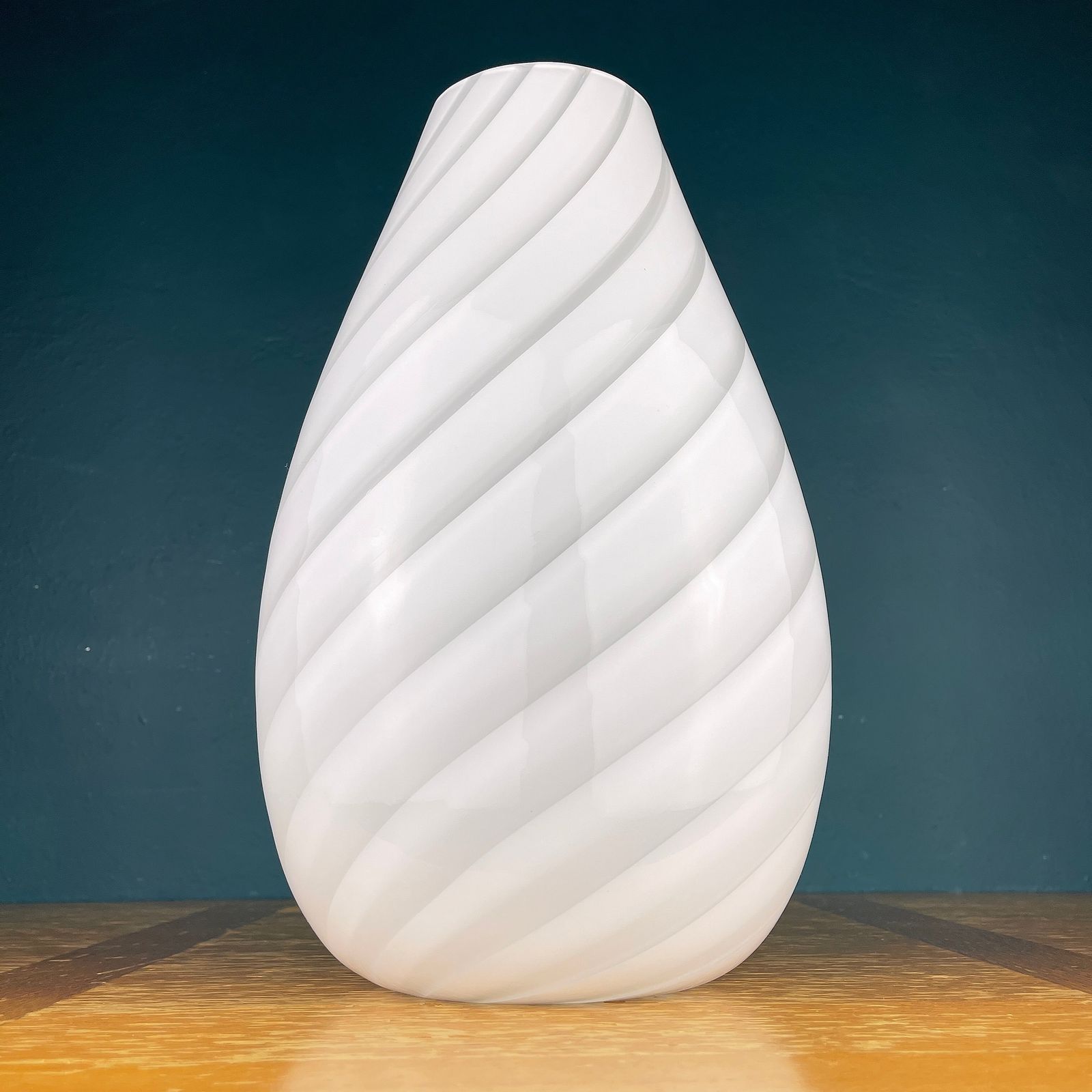 White Swirl Murano Glass Vase Italy 1980s photo 400.0