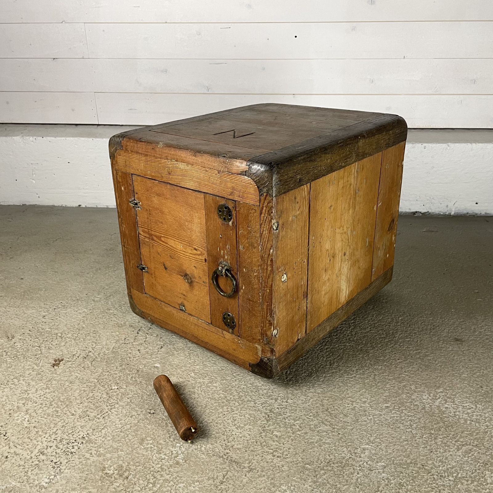 Victorian Wooden Safe Box With Screw Close Door photo 540.0