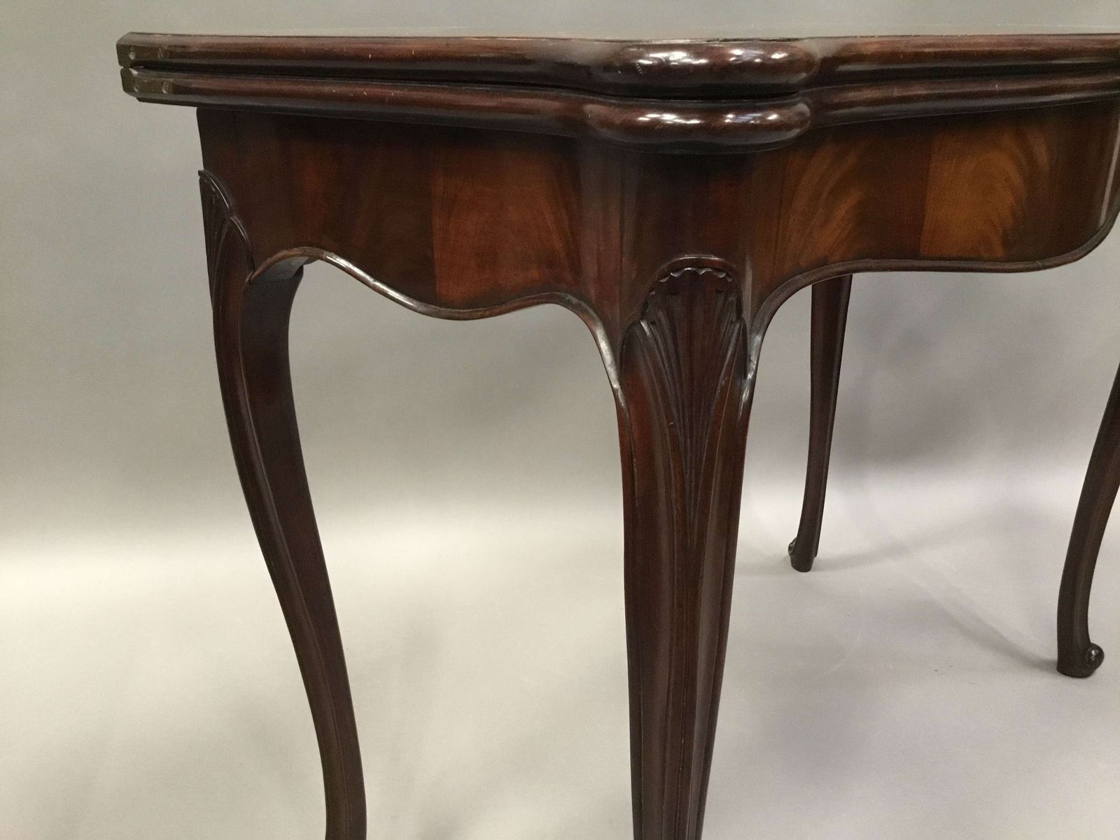 Elegant George III Mahogany Hepplewhite Serpentine Card Table photo 3740.0