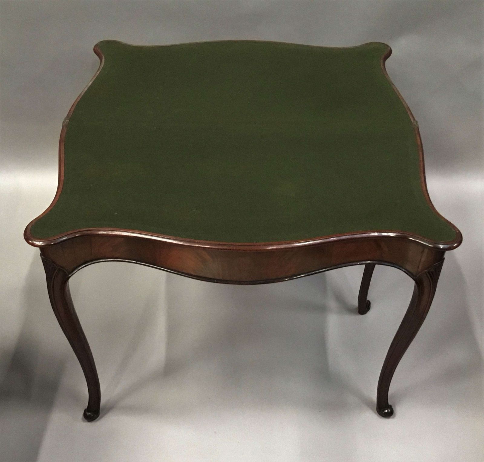 Elegant George III Mahogany Hepplewhite Serpentine Card Table photo vinterior