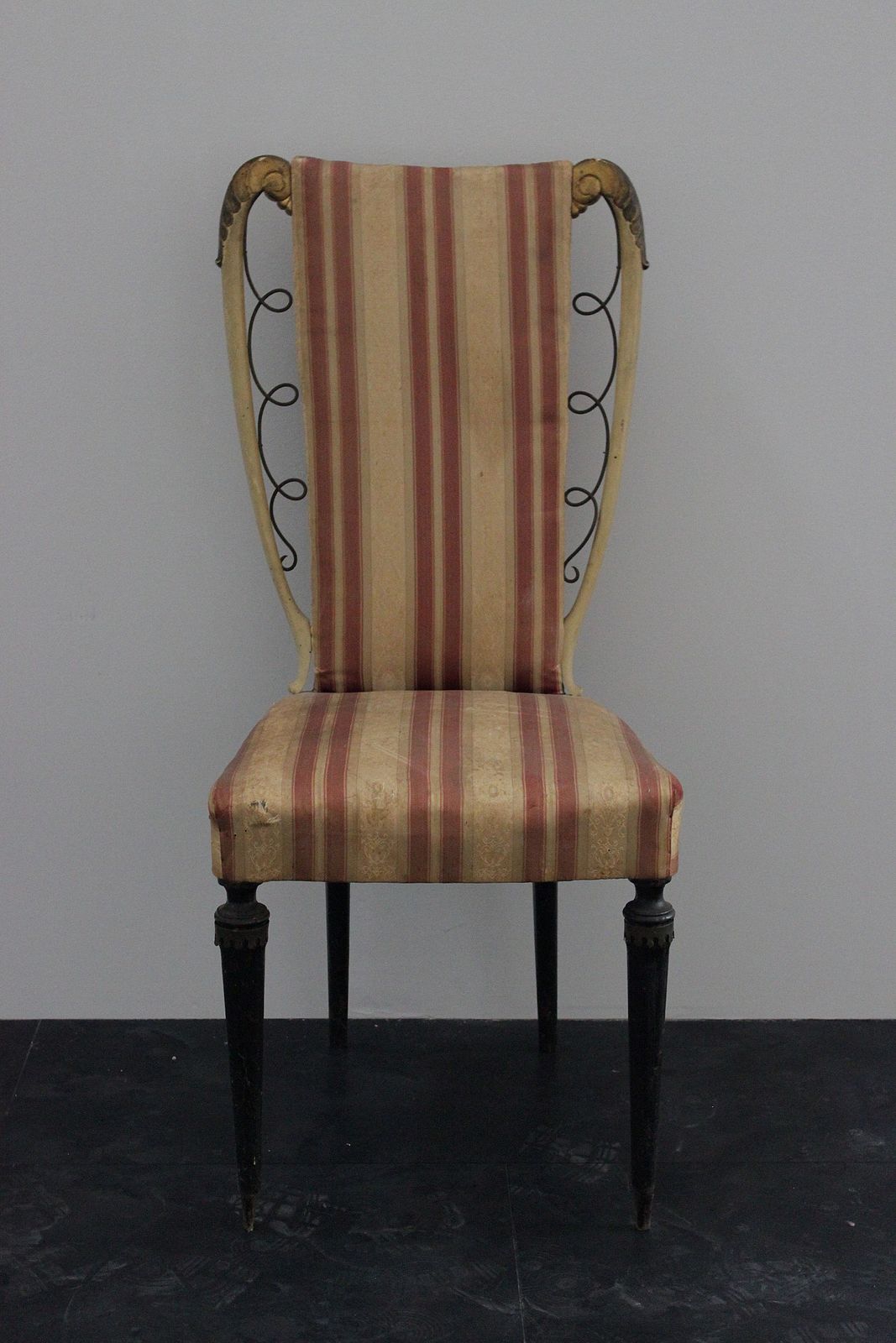 Lacquered Chair With Carved Inserts And Brass Details Attributed To Guglielmo Ulrich, 1950s photo furniture