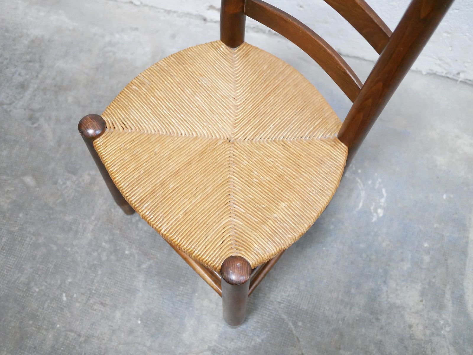 photo furniture Antique Mulched Wooden Country Chair