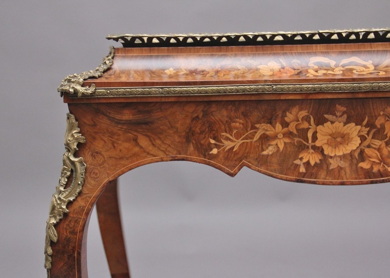 photo vinterior 19th Century Burr Walnut And Marquetry Jardiniere