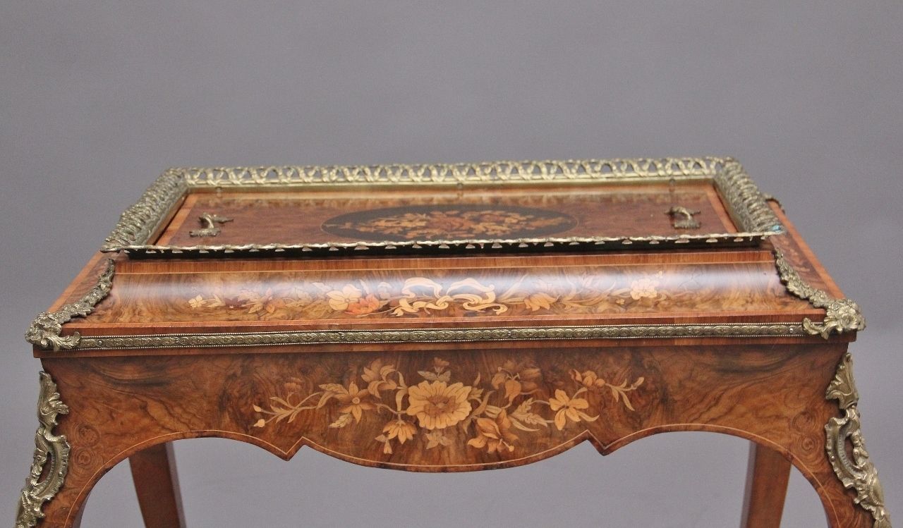 photo vintage 19th Century Burr Walnut And Marquetry Jardiniere
