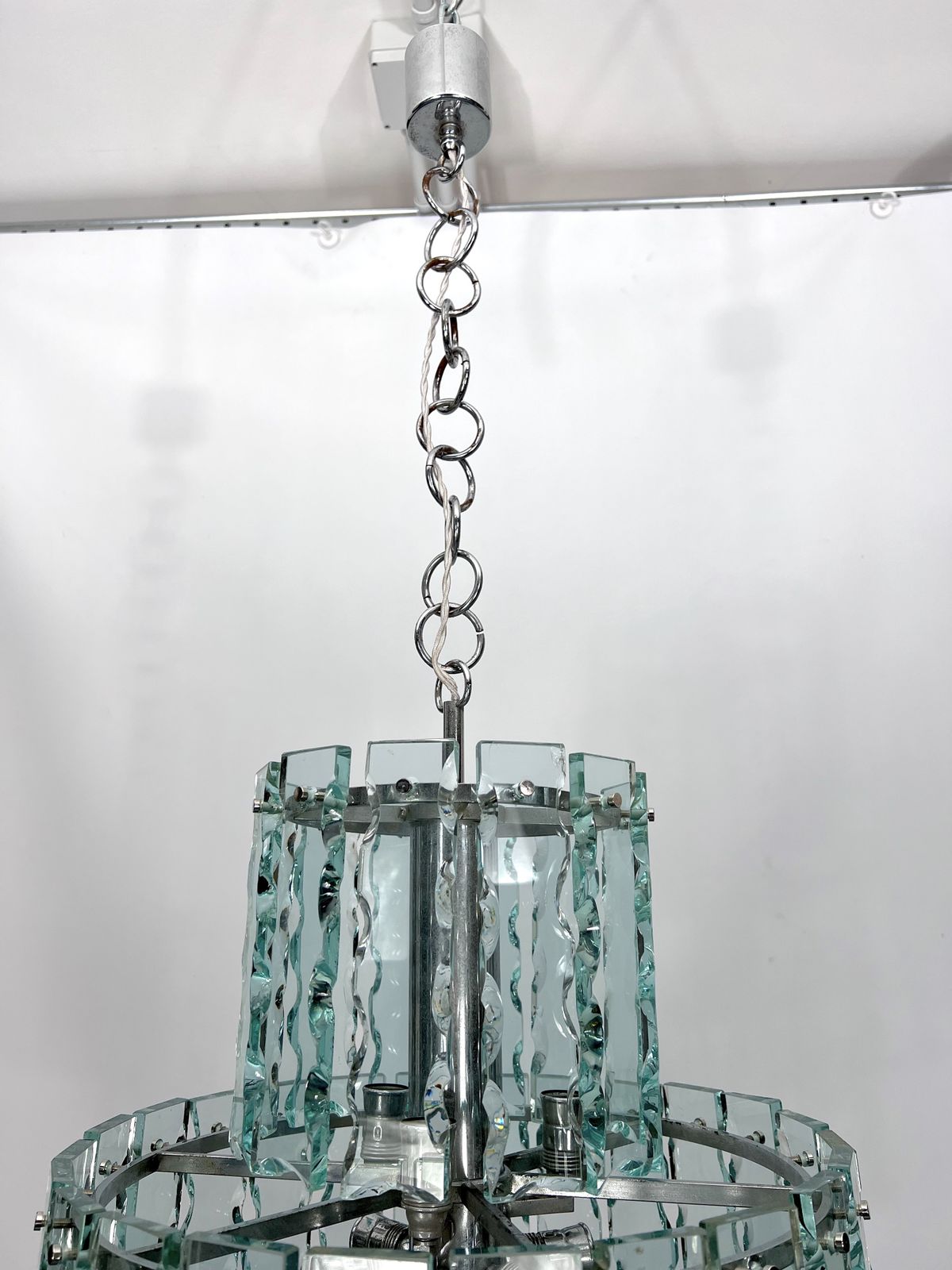 photo vinterior Fontana Arte Style, Italian Cut Glass Chandelier By Zero Quattro. 1970s