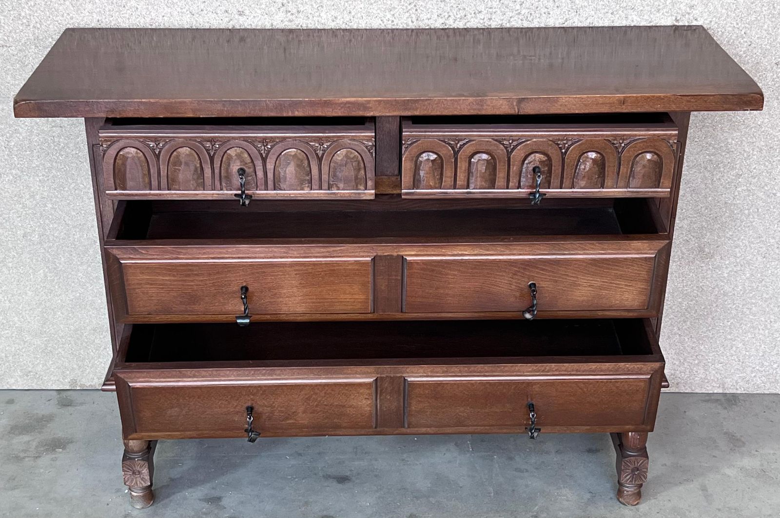 Console canapé d'époque catalane espagnole en pin, trois tiroirs, XXe siècle photo vintage