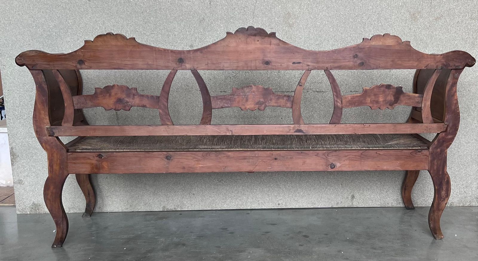 Banc catalan du XXe siècle en noyer, assise cannée photo Mobilier