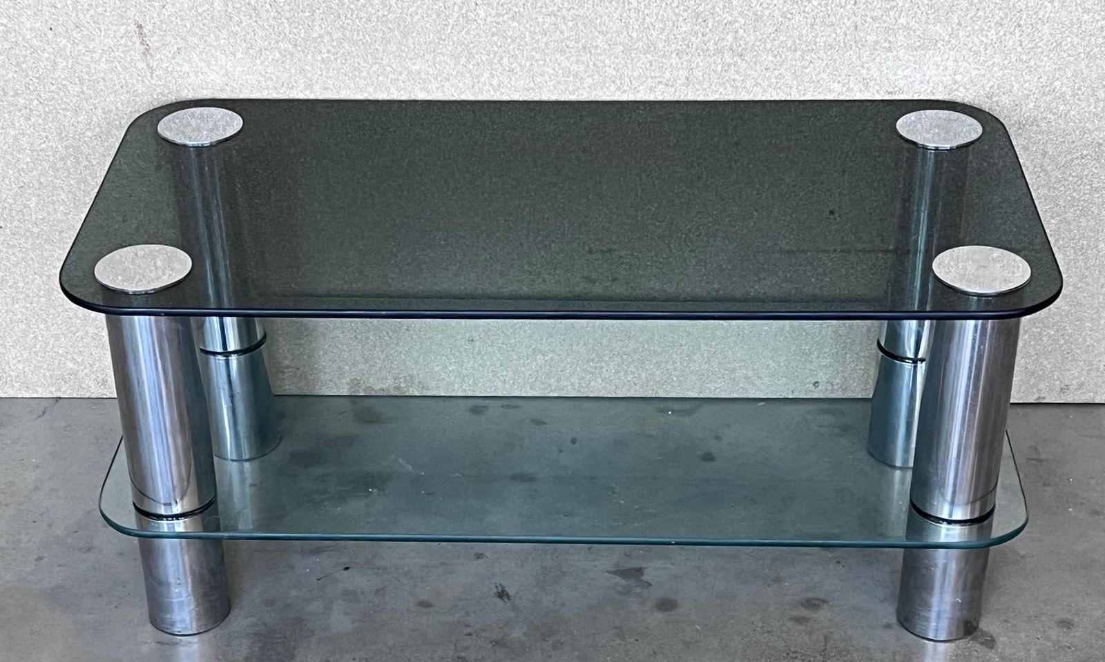 Table basse mid-century modern en chrome tubulaire à deux niveaux, plateau en verre fumé photo for sale