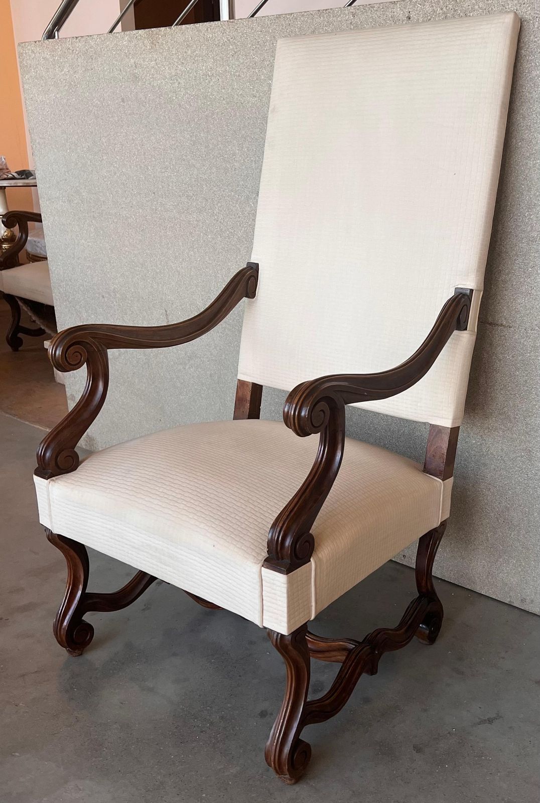 Paire de fauteuils espagnols en noyer sculpté de style Louis XVI, années 1900 photo furniture